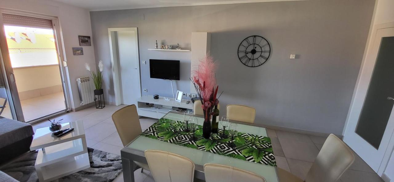 Apartment Summer Dream ปูนัต ภายนอก รูปภาพ